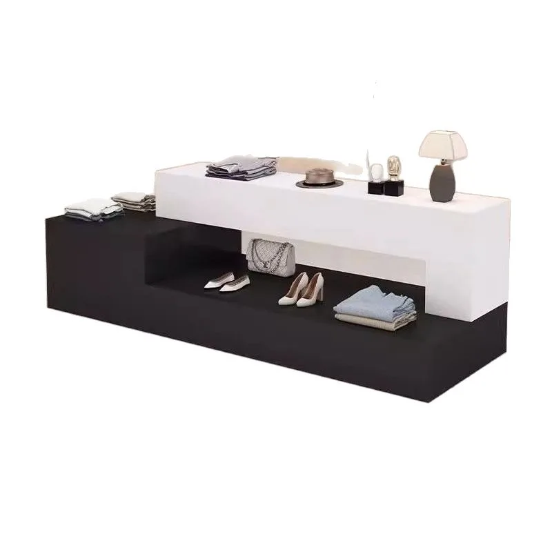 Nakajima-Vitrine, Tisch in der – Tables Bewertung und Preis